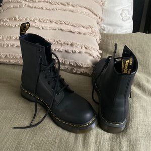 NWOT Dr. Martens 1460 8-Eye Boot